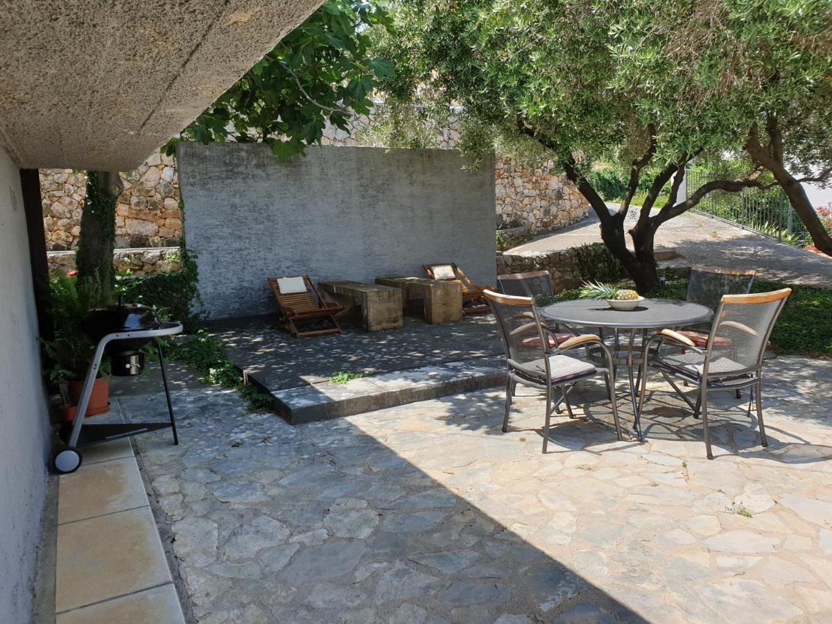 Two Olives Vikendica